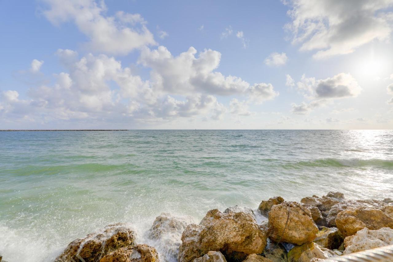 Oceanfront Condo With Balcony And Stunning Views! Clearwater Beach Exterior photo