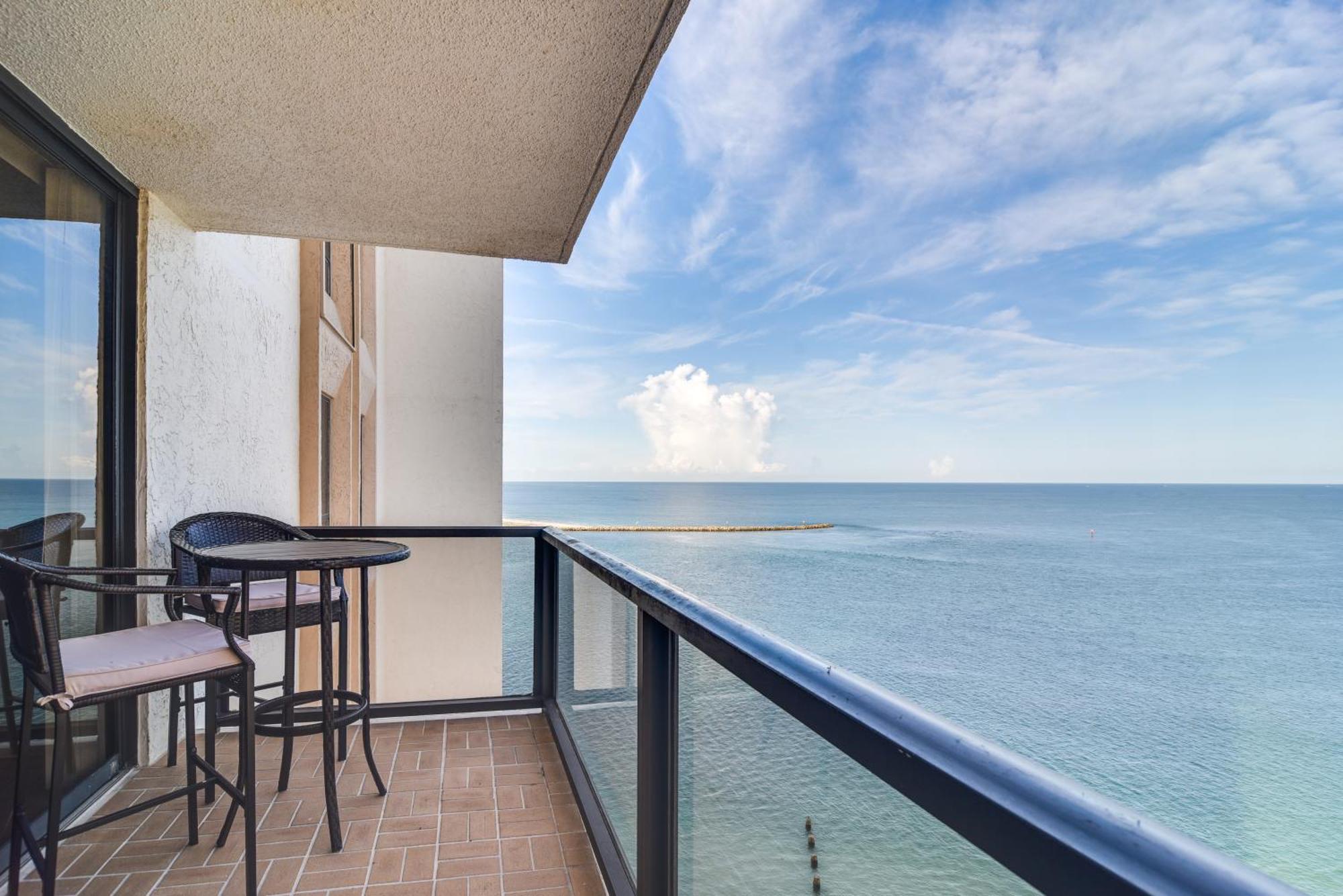 Oceanfront Condo With Balcony And Stunning Views! Clearwater Beach Exterior photo